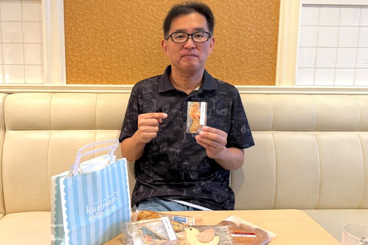3000種類以上の鳥型サブレーを集める高橋和也さん