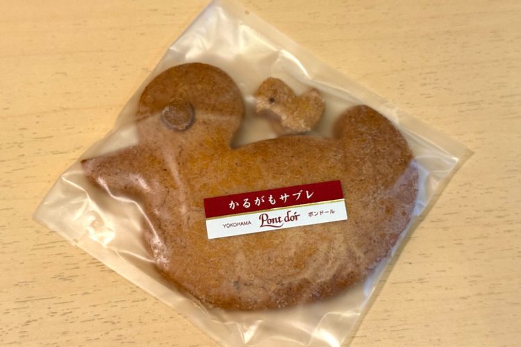 「賞味期限は今から8年以上前。手元に残っているサブレーの中でもっとも古いものです」(高橋さん)
