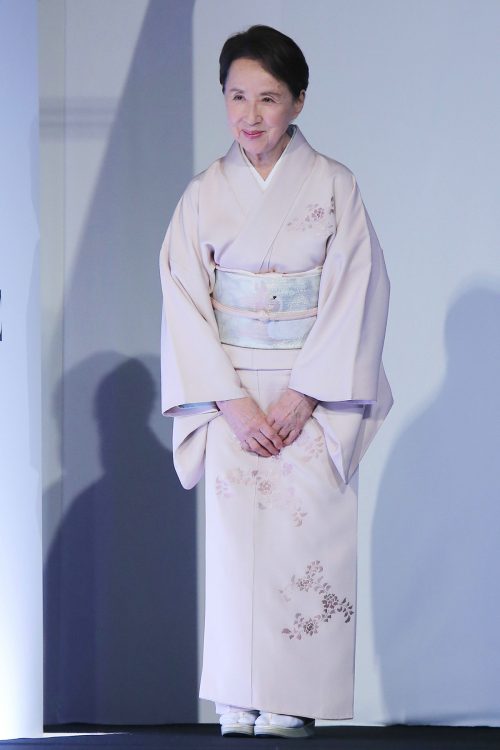 八千草さんは宝塚歌劇団を経て1951年に『目下恋愛中』で銀幕デビュー(時事通信フォト)