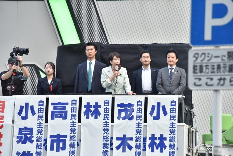 総裁選3度目の挑戦となった高市氏は、ほかの立候補者とともに東京・秋葉原駅前で街頭演説をした(2025年9月写真撮影:小川裕夫)