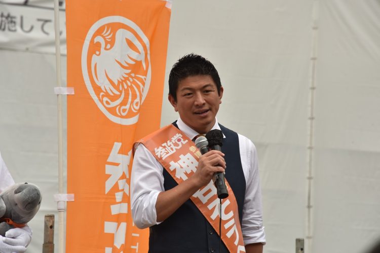 参政党は2014年の衆院選と2015年の参院選で党勢を拡大させたが、代表を務める神谷宗幣氏は演説でたびたび安倍晋三元首相と政策が近いと主張していた(2020年6月写真撮影:小川裕夫)