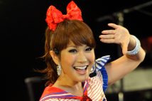 35歳の時に「エアあやや」で大ブレイクしたタレント・はるな愛(時事通信フォト)