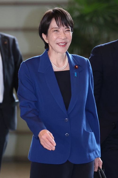 家庭の柱、国の柱として馬車馬のように働く!?（時事通信フォト）