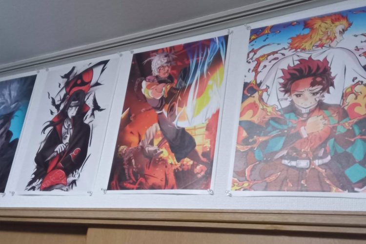 バダルさんの趣味でたくさんポスターを貼っていた