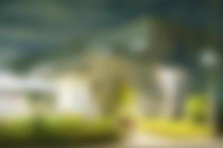 午後8時から翌午前4時までが勤務時間となっている