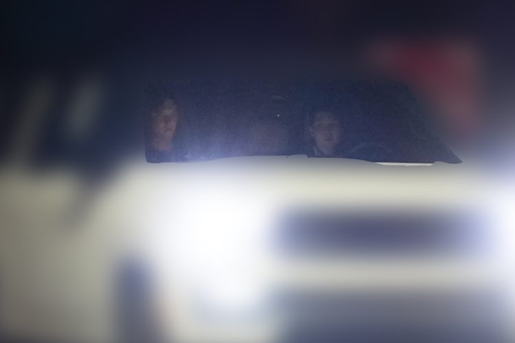 大谷を助手席に乗せ、愛車を運転する真美子さん（現地目撃者提供）