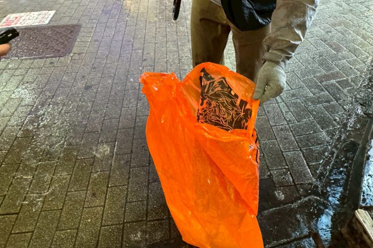 2杯目のゴミ袋で、タバコの吸い殻が多かったという