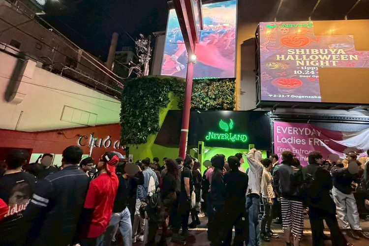 終電後はクラブ周辺に人だかりが