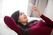 「以前はバイト代すべてつぎ込んでいたけど…」円安・物価高で“節約志向の推し活”にシフトするZ世代女性たち　「遠征やグッズ購入を我慢」「他のオタクと張り合わない」