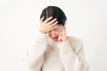 「電話で説明しても一筋縄ではいかない…」親が認知症になったときの水道光熱費ほか解約手続きの苦労 スマホの通信契約やNHK受信契約などを解約する際の注意点とは