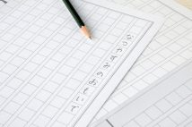 「親戚の子供からお金をもらって夏休みの宿題を代行」は違法ではないのか? 弁護士の見解「罪に問うのは難しい」が「道義的には止めたほうがいい副業」