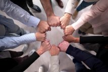 盛り上がってきたーーーーー！！！！社員が一斉に「ゾス飲みダンス」を踊る動画を批判する人たちが見落としがちな、企業にとってのポジティブ効果