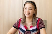 声優高槻かなこ。舞台や歌唱、配信など多岐にわたる活躍を見せる