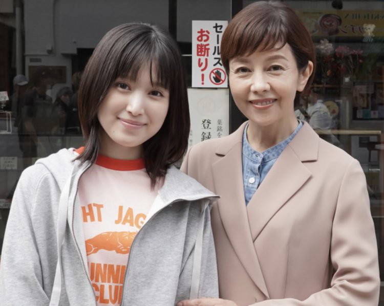 サプライズ出演の福本莉子と沢口靖子（公式HPより）