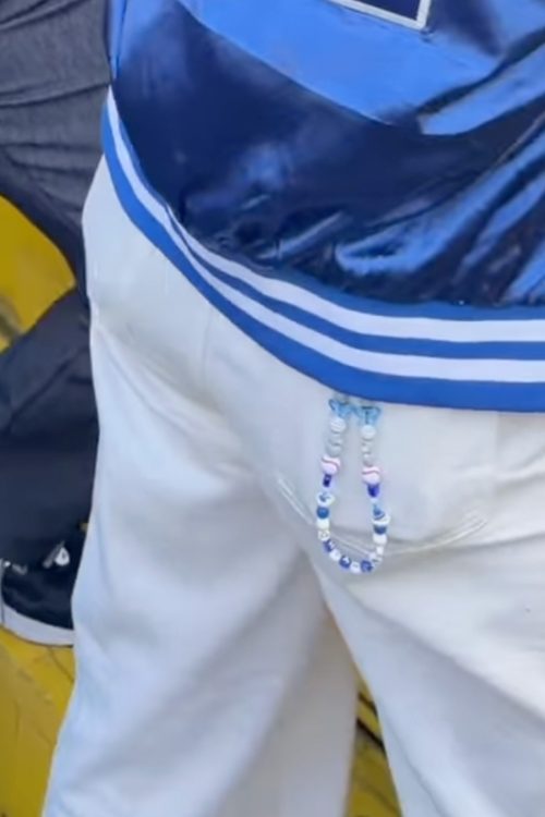 野球ボールがついたビーズのストラップをつけていた（ドジャースのInstagramより）