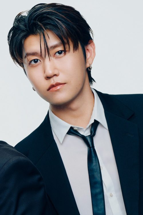 ギター担当の若井（HPより）