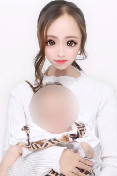 Instagramには娘とのプリクラも投稿していた