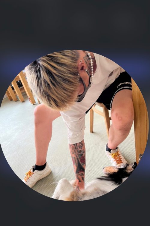 遥生容疑者もびっしりと入れ墨が（Instagramより）