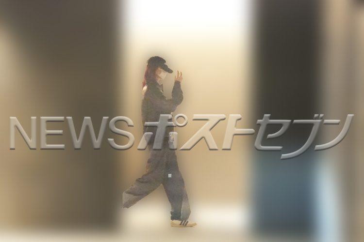 若井のマンションに入っていくNIINA