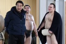 安治川親方（左）との信頼関係は強い