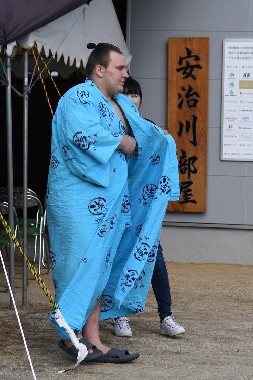 幕内に上がってからは、敢闘賞や技能賞など4場所連続での三賞受賞も果たしているが、浮ついた様子はまるでない