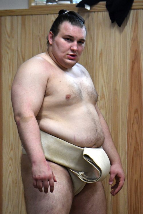 初土俵から12場所目での金星は史上最速