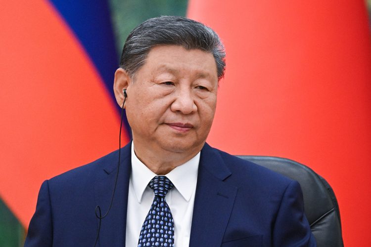 台湾有事は日本の安全保障にとっても重大(習近平氏/時事通信フォト)