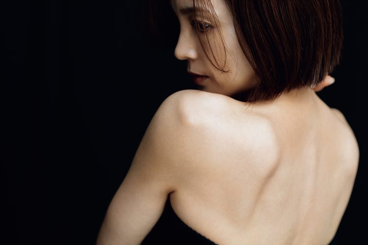 近頃は母親の役も増え、ようやく子育ての実体験が生かせるようになったと語る