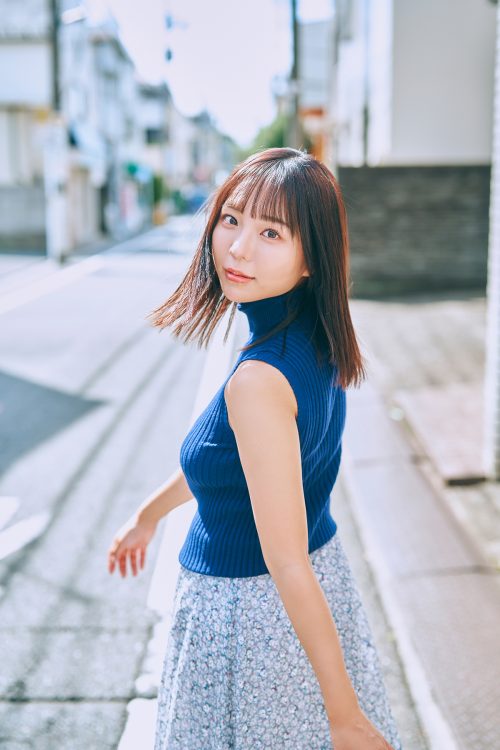 デジタル写真集『莉々はるかこのHカップ、素晴らしい形をしているじゃないか！』は各電子書店にて発売中