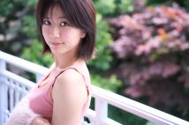 元AKB48の清水麻璃亜