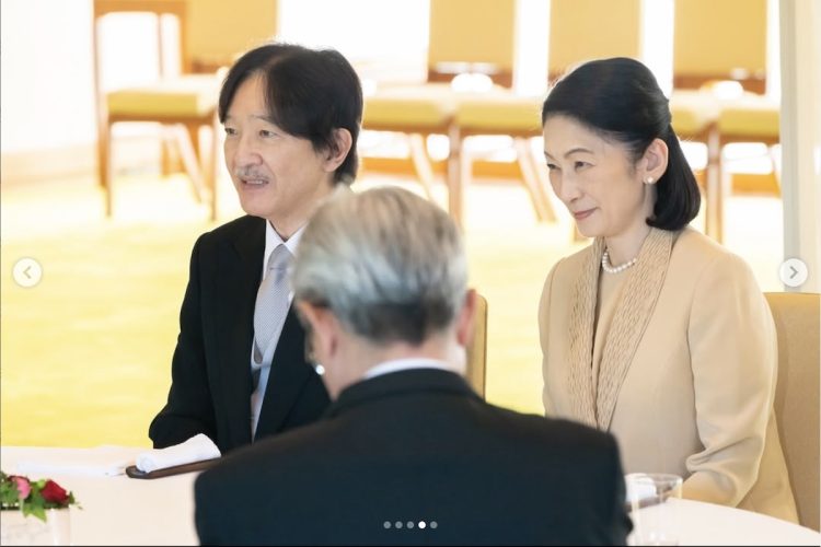 ニュートラルなベージュを選ばれた紀子さま（2025年11月4日、宮内庁公式Instagramより）