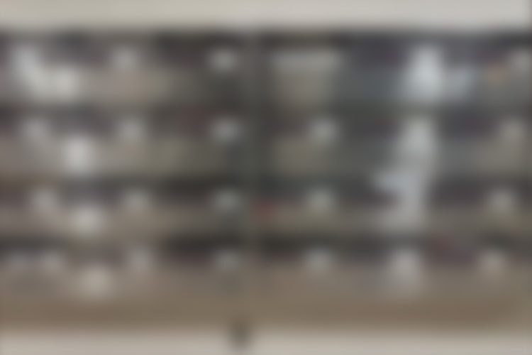 管理人室やオートロックはなく、かなり古びた印象のビル