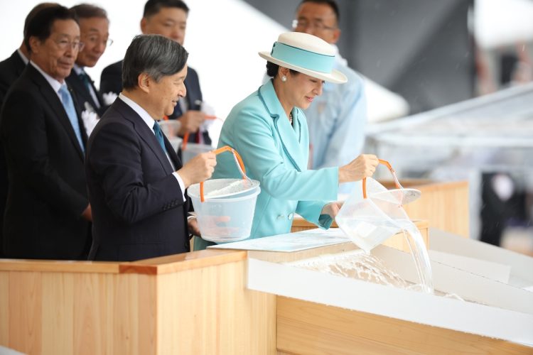 式典後、南伊勢町の宿田曽漁港を訪問された（2025年11月9日、撮影／JMPA）