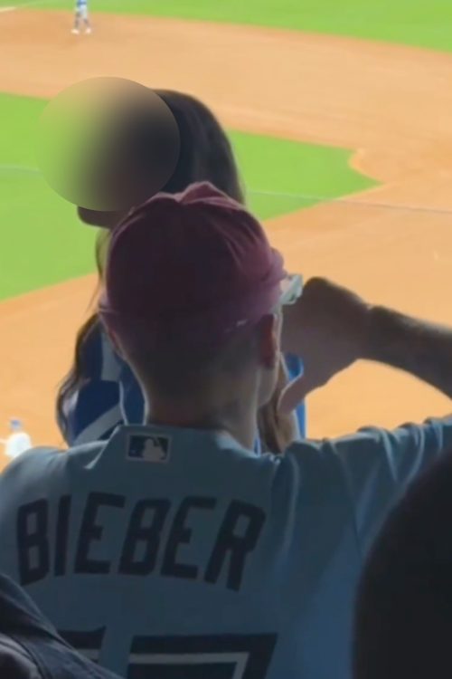 試合を熱心に見ていた（Xより）