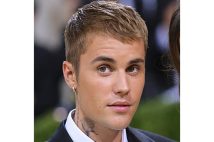 近年ゲッソリと痩せていた様子がパパラッチされていたジャスティン・ビーバー（Ｇｕｅｒｉｎ　Ｃｈａｒｌｅｓ／ＡＢＡＣＡ／共同通信イメージズ）