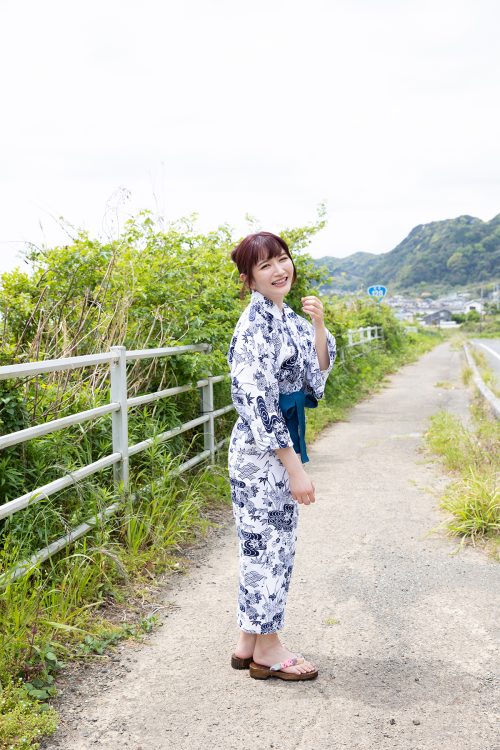 2020年の主演映画『メビウスの悪女 赤い部屋』に併せて発売された初ヘアヌード写真集が話題に