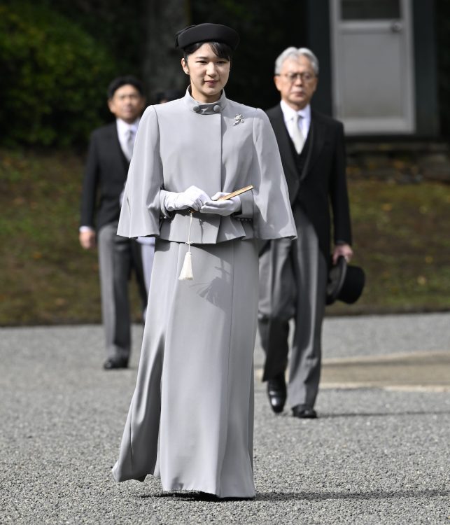 シャープな印象のスタンドカラー（2025年11月10日、JMPA）