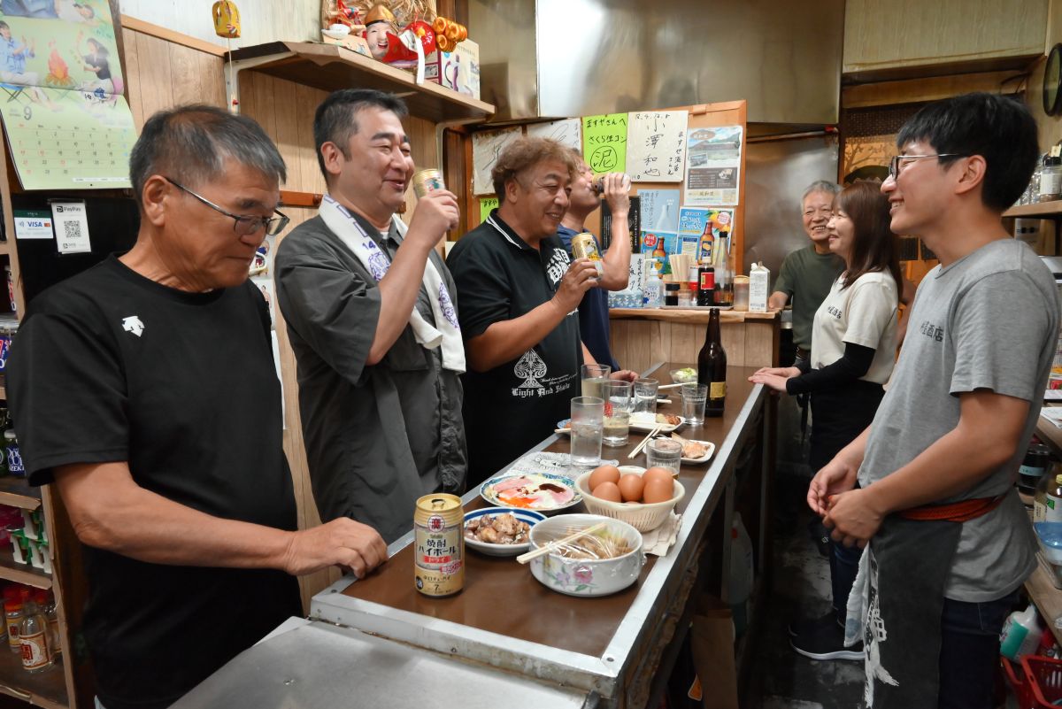 ハムエッグやお造りなど箸が止まらないアテが充実