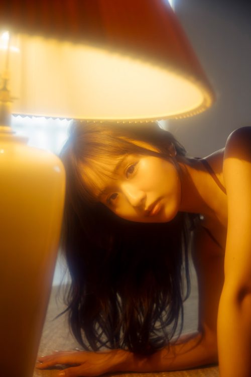 艶やかな表情を見せる森脇