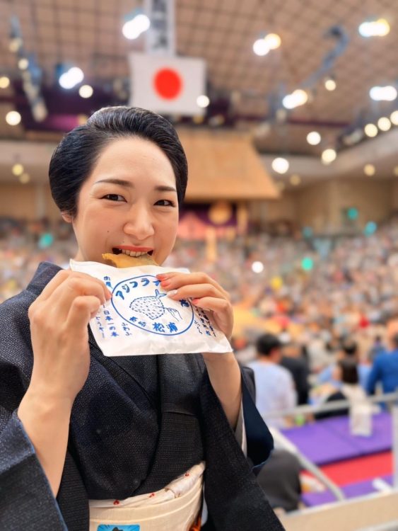 九州場所中は早い時間からの髪のセットなどが必要になる