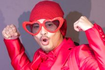マレーシアのマルチタレント「Namewee（ネームウィー）」（時事通信フォト）
