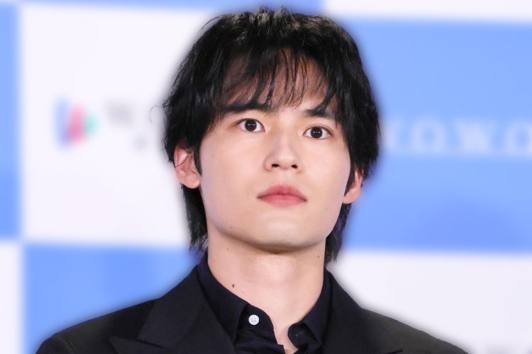 俳優の水上恒司が真剣交際していることがわかった