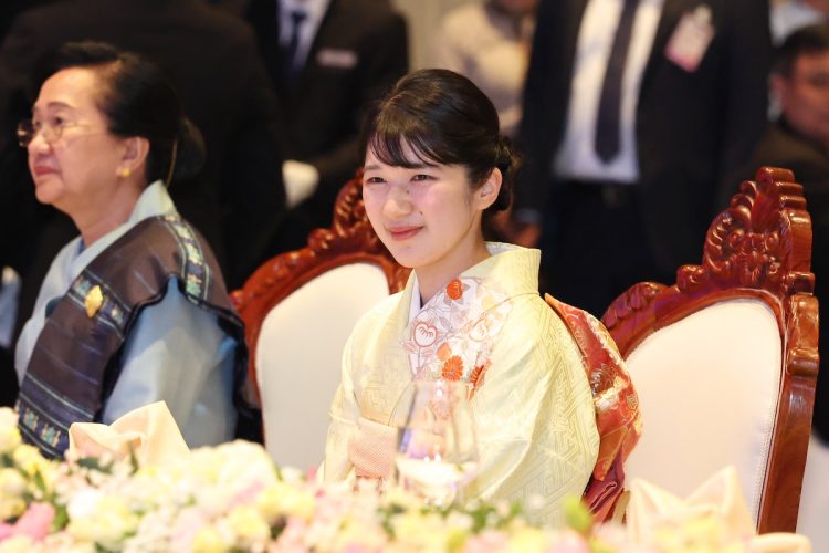 ラオスを公式訪問されている天皇皇后両陛下の長女・愛子さまラオス訪問（2025年11月18日、撮影／横田紋子）