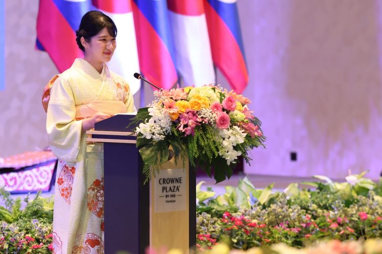 スピーチではラオス語も話された（2025年11月18日、撮影／横田紋子）