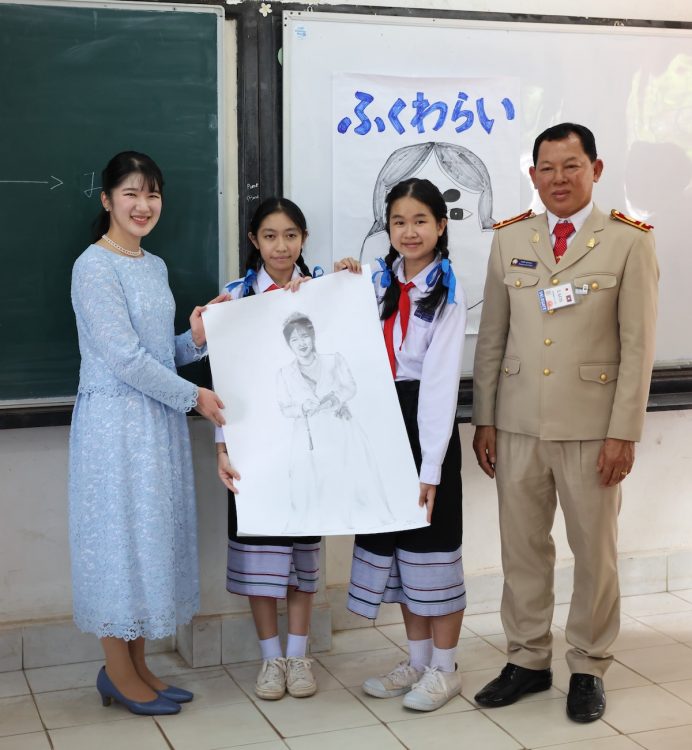 生徒が描いた愛子さまの肖像画（2025年11月18日、撮影／横田紋子）