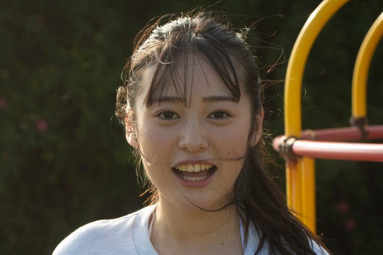 鳥取の美少女として注目され、高校時代にグラビアデビューを果たした白濱美兎