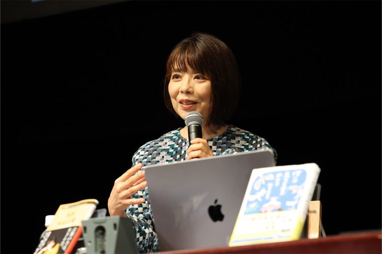 自身初となる言葉についての論考『生きる言葉』（新潮新書）が話題の俵さん