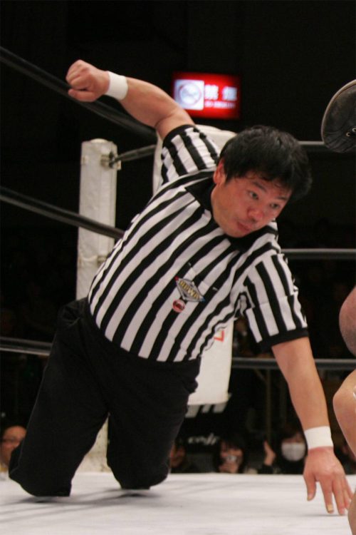 レフェリーだった笹崎勝巳さん(撮影/山口比佐夫)
