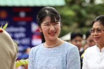 ビエンチャン中高一貫校を訪問された天皇皇后両陛下の長女・愛子さま（2025年11月19日、撮影／横田紋子）