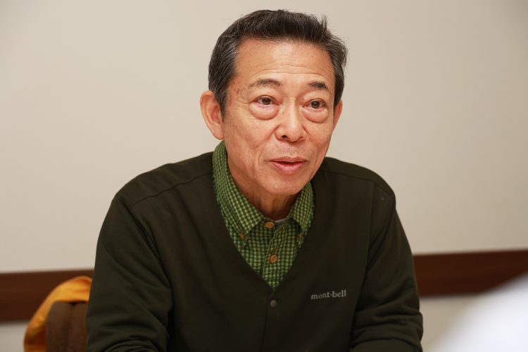 22日の墓参りは雨が降っていても続けている